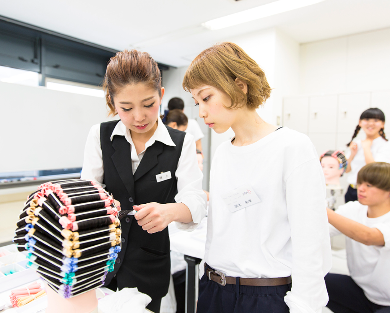 美容師としての基本科目 | 大阪で美容を学ぶなら関西美容専門学校